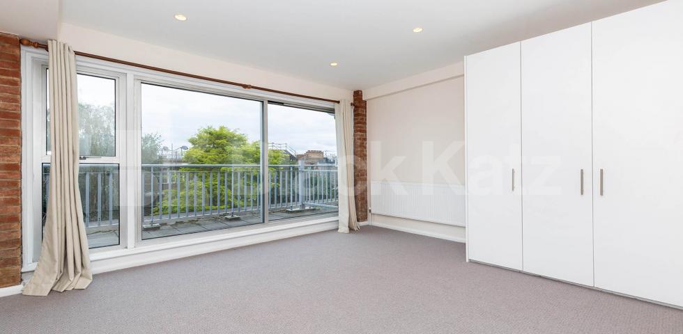 			NEWLY RENOVATED 2 BED, 2 Bedroom, 1 bath, 1 reception Apartment			 GROVE HOUSE-TUDOR ROAD, HACKNEY-BETHNAL GREEN-LONDON FIELDS